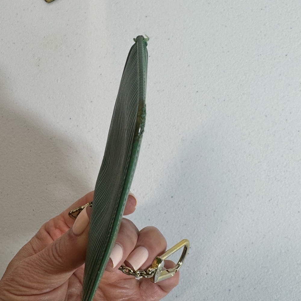 Louis Vuitton Green Epi Key Holder - Picture 3 of 7